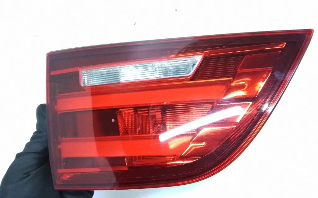Tailgate rear/tail lights 7286033