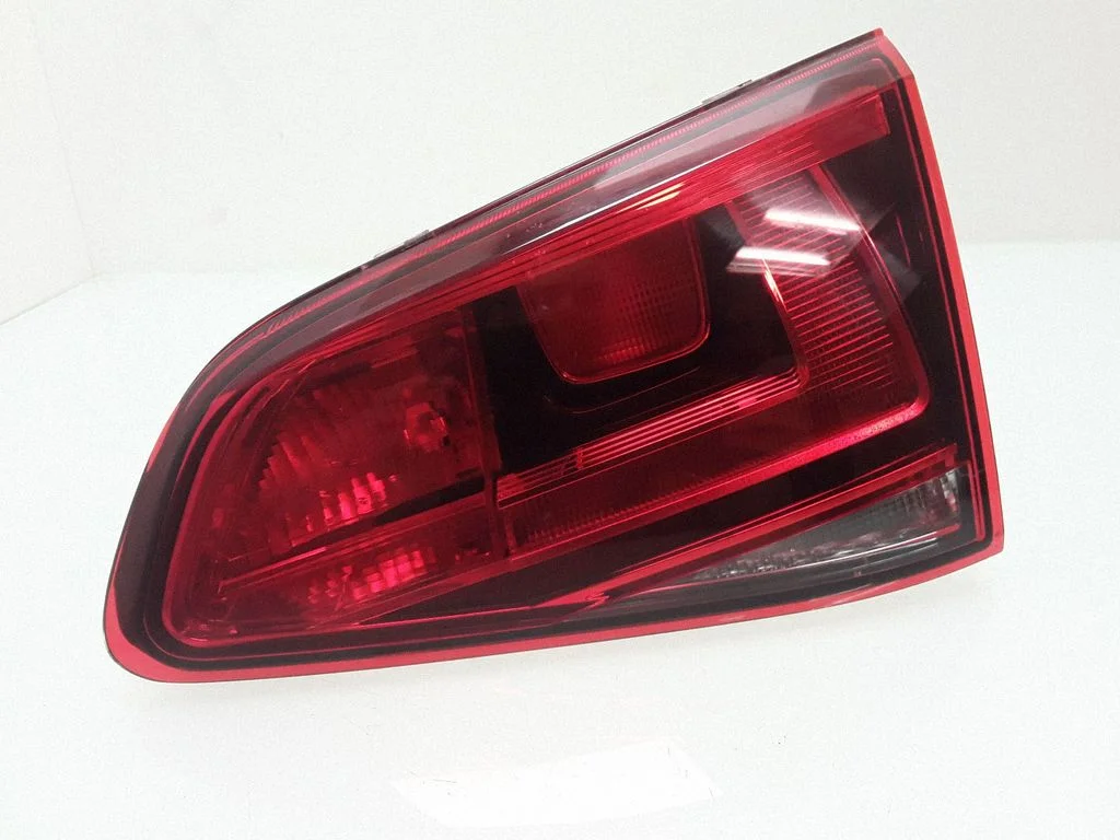 Lampa tylna w klapie 2SD011978