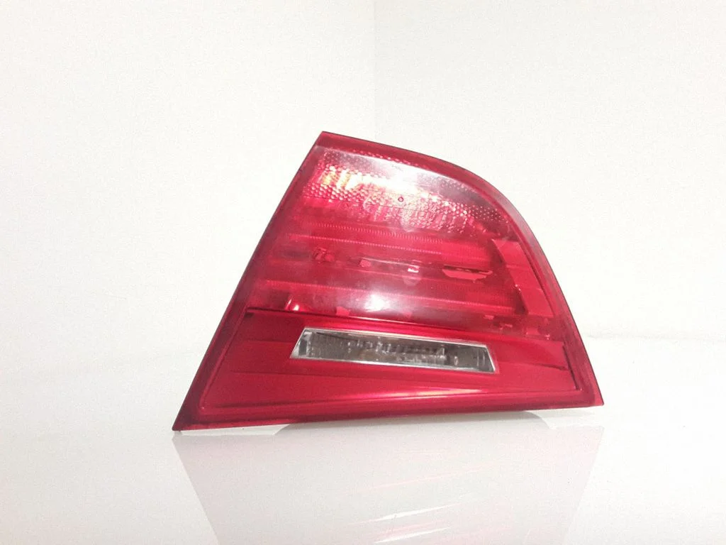 Tailgate rear/tail lights – rear right