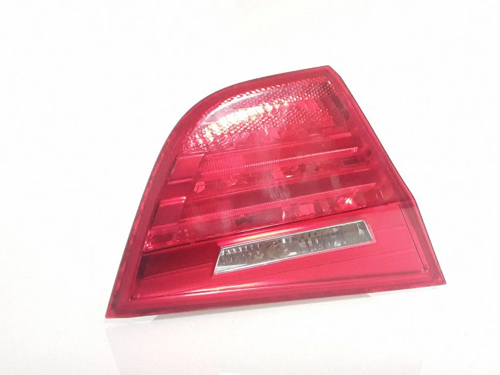 Tailgate rear/tail lights – rear left