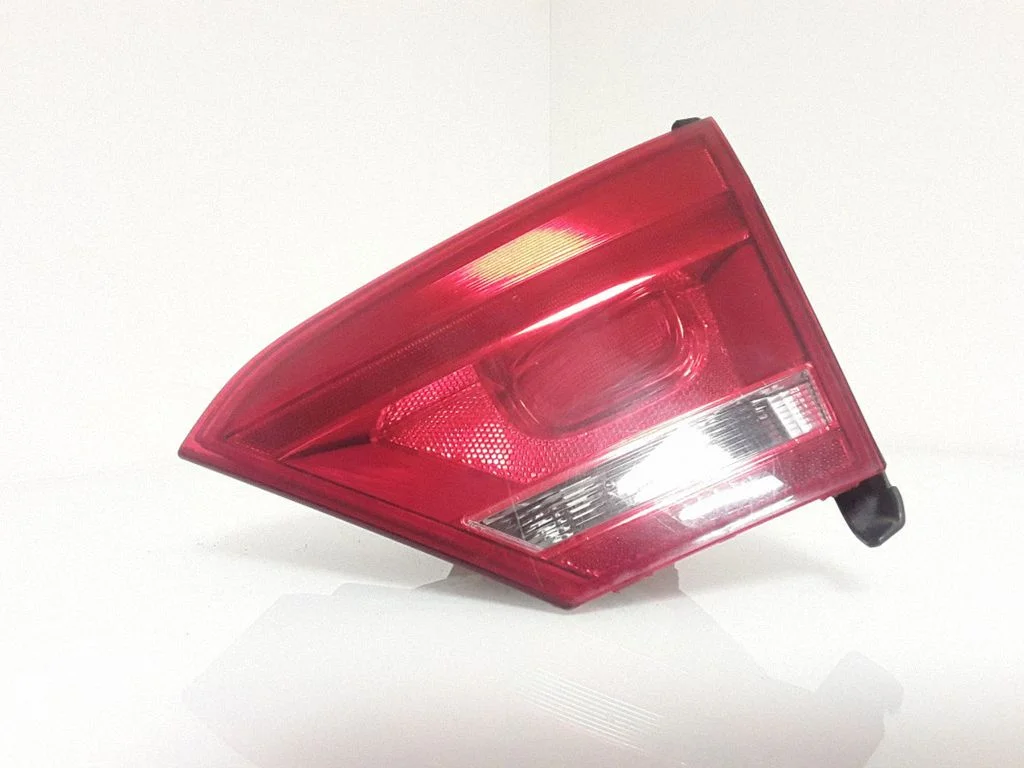 Tailgate rear/tail lights – rear right