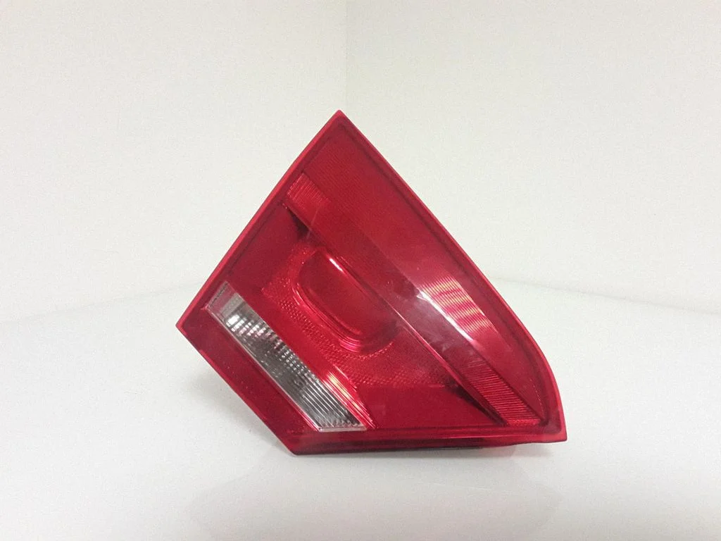 Tailgate rear/tail lights – rear left