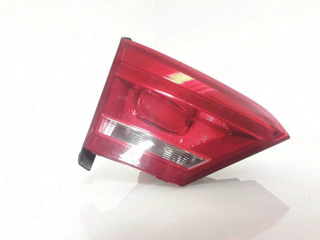 Tailgate rear/tail lights – rear left