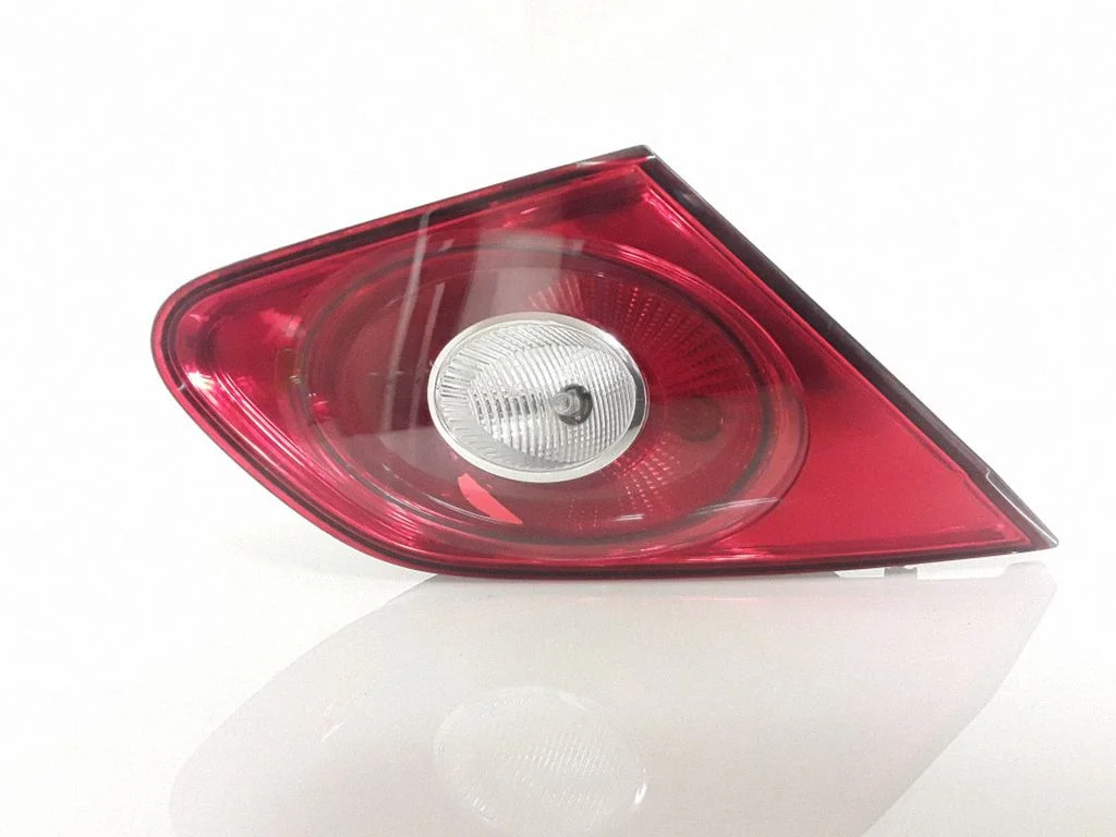 Lampa tylna w klapie – lewy tył