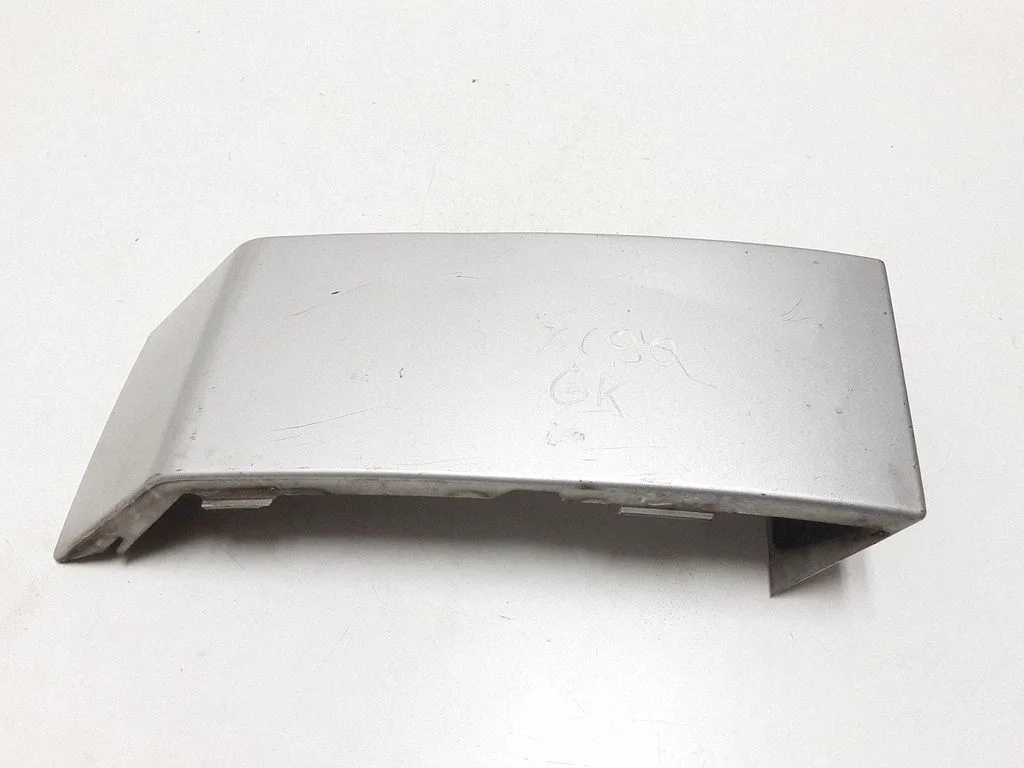 Rear/tail light trim molding – Volvo XC90 (2003-2006)