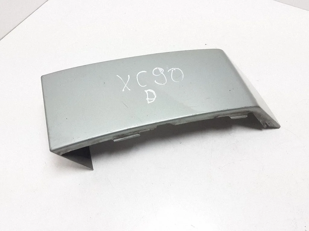 Rear/tail light trim molding – Volvo XC90 (2003-2006)