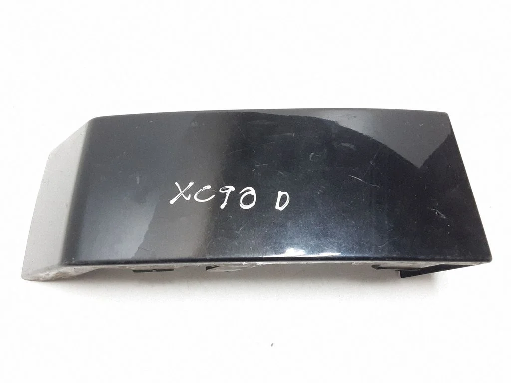 Rear/tail light trim molding – Volvo XC90 (2003-2006)