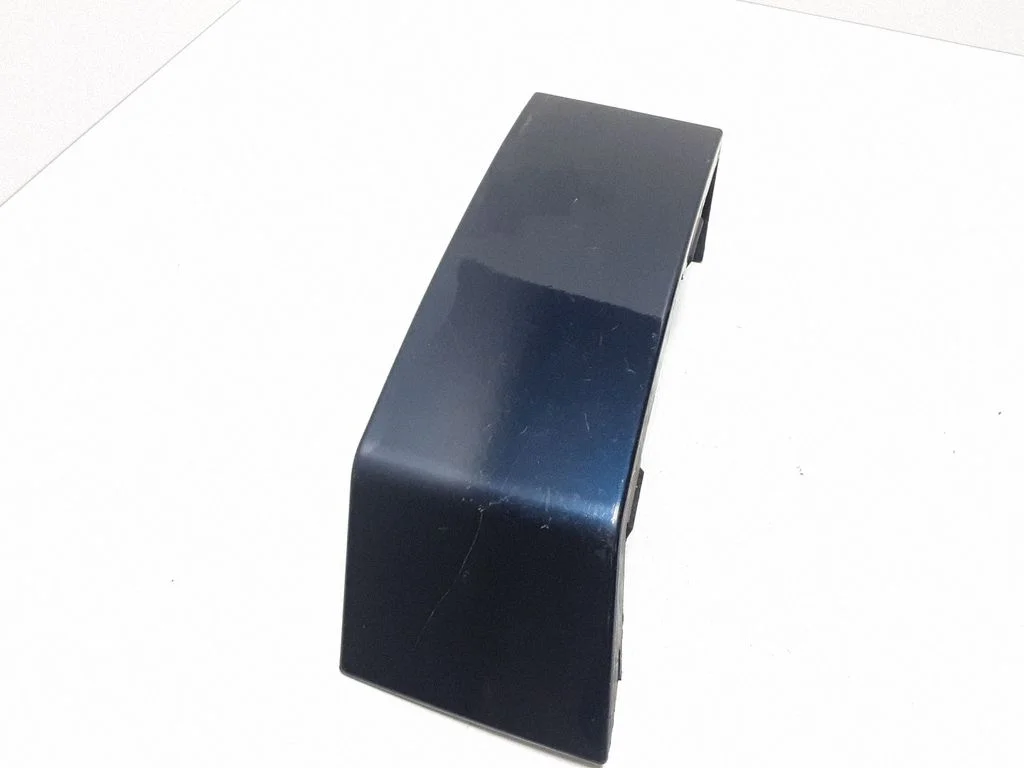 Rear/tail light trim molding – Volvo XC90 (2003-2006)