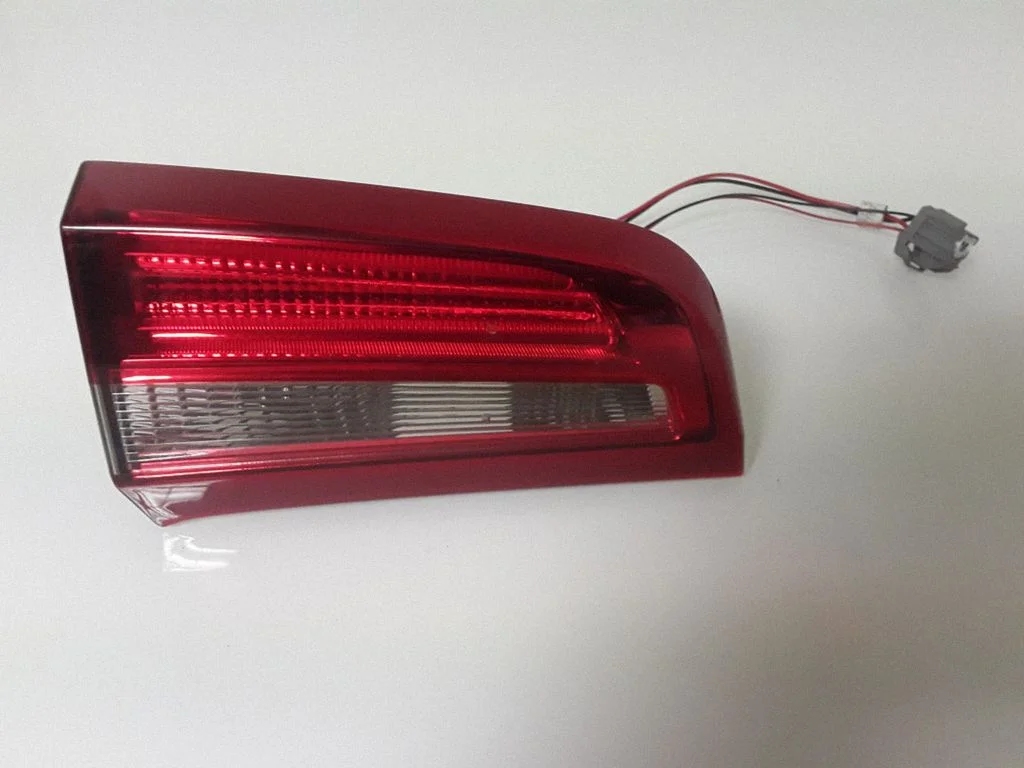 Tailgate rear/tail lights – rear left