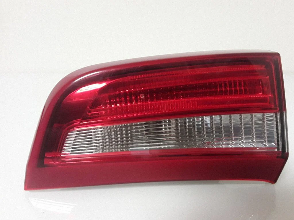 Tailgate rear/tail lights – rear right