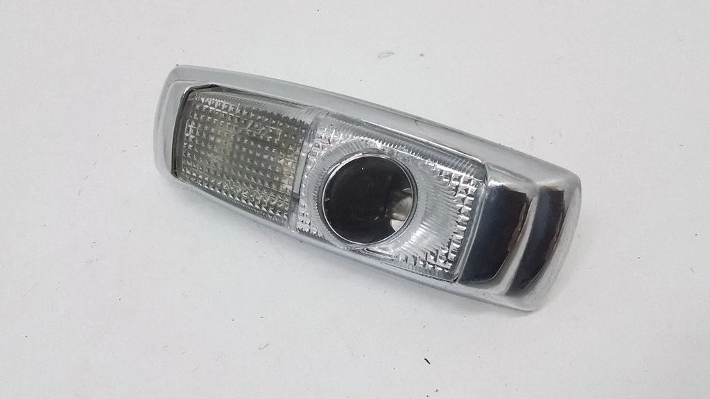 Tagaistmete valgustustuli – Rolls-Royce Silver Spur (1980-1998), tagumine vasak