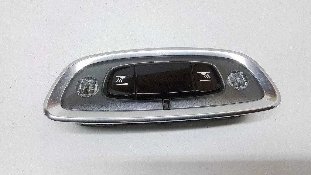 Tagaistmete valgustustuli 31694120