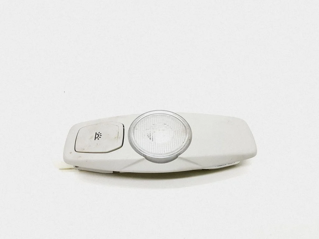 Rear seat light DS7A13776