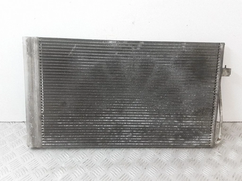 Kliimaseadme jahutusradiaator (kondensaator) – BMW 7-seeria E65 E66 (2001-2008)