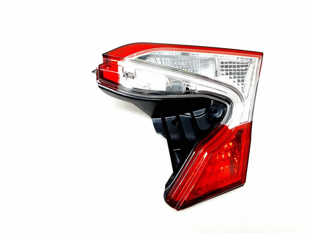 Tailgate rear/tail lights 81580F401000