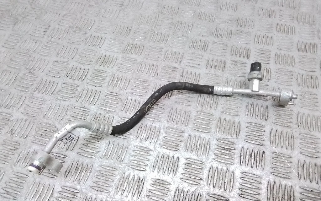 Air conditioning (A/C) pipe/hose – BMW i3 (2013-)