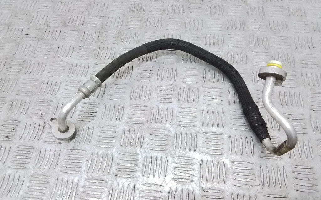 Air conditioning (A/C) pipe/hose 31369392