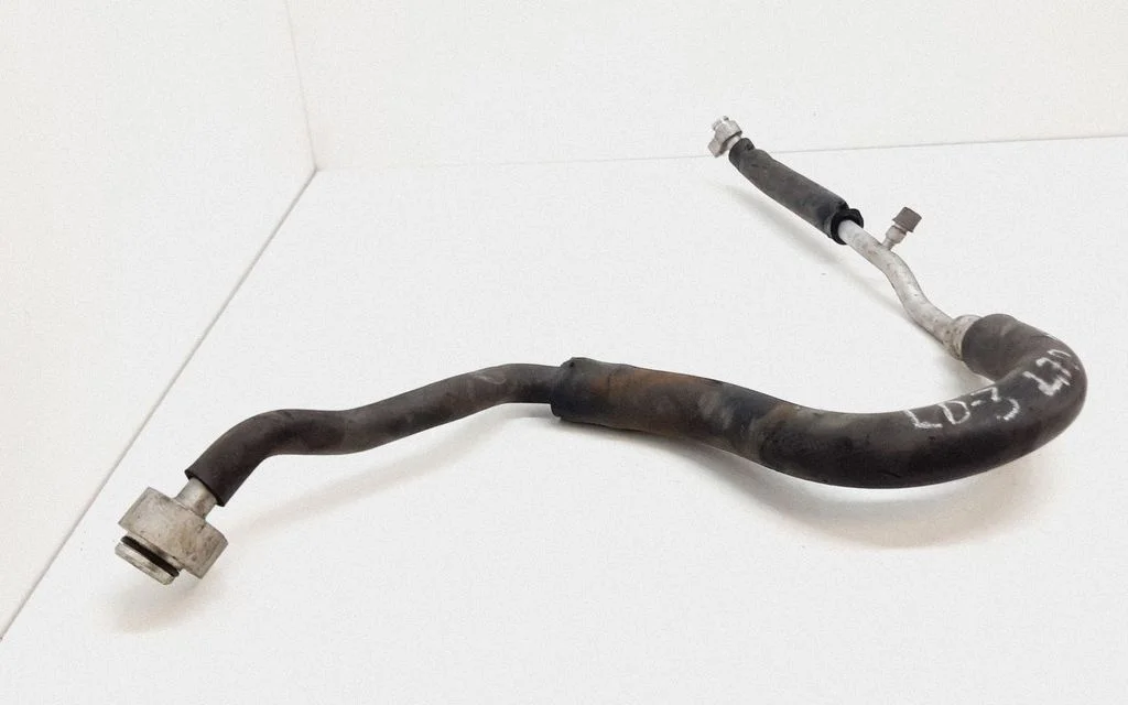 Air conditioning (A/C) pipe/hose – Land Rover Discovery 3 - LR3 (2005-2009)