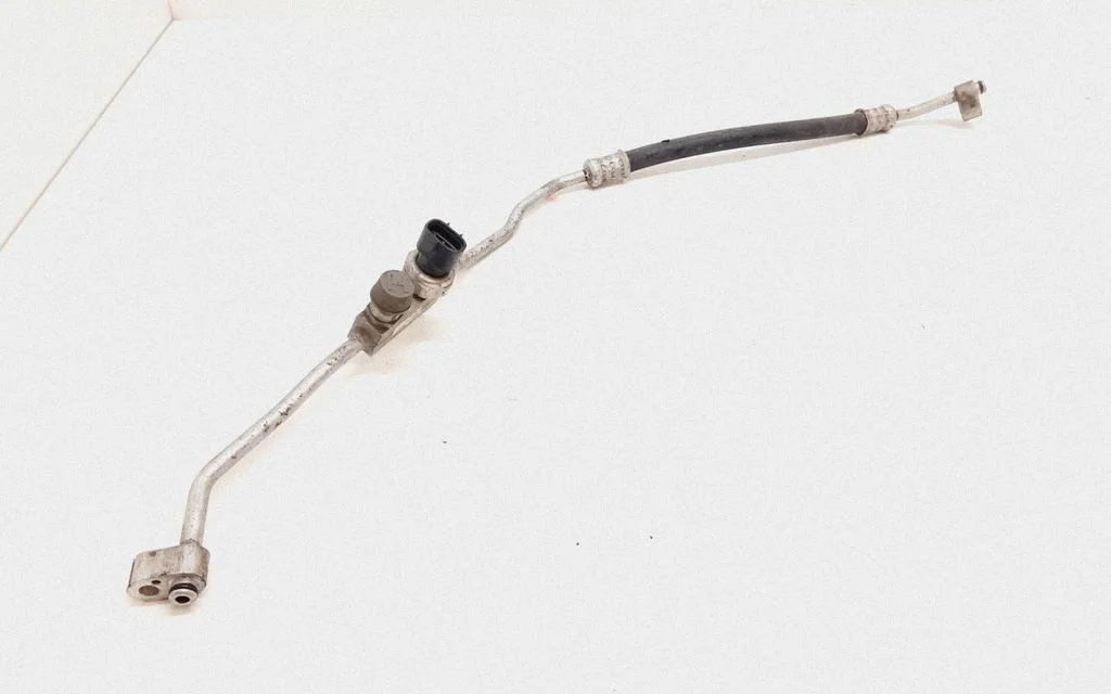 Air conditioning (A/C) pipe/hose – Land Rover Discovery 3 - LR3 (2005-2009)