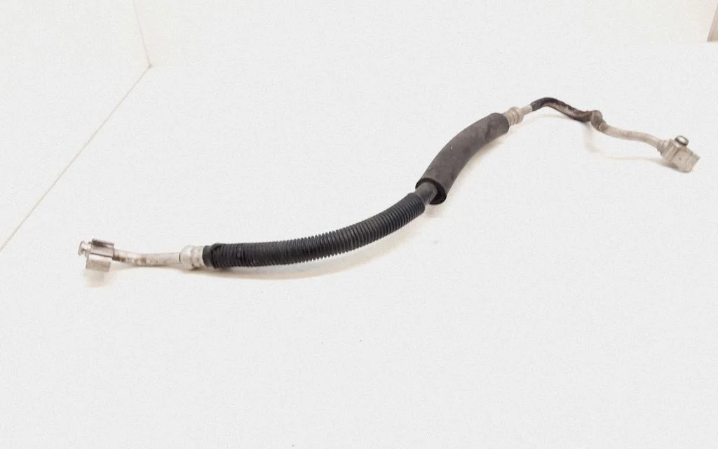 Air conditioning (A/C) pipe/hose – Land Rover Discovery 3 - LR3 (2005-2009)
