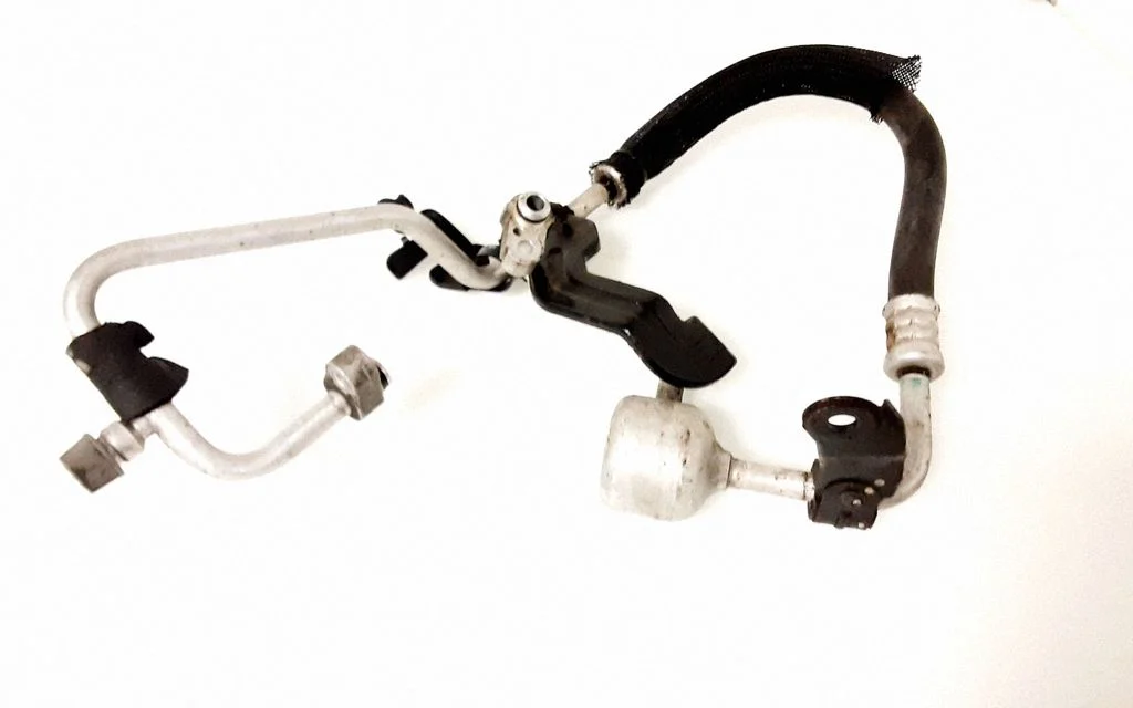 Air conditioning (A/C) pipe/hose