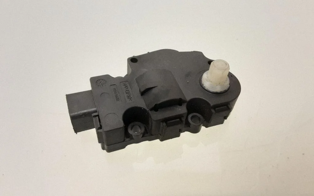 Air flap motor/actuator – Volkswagen Touareg II (2010-2018)