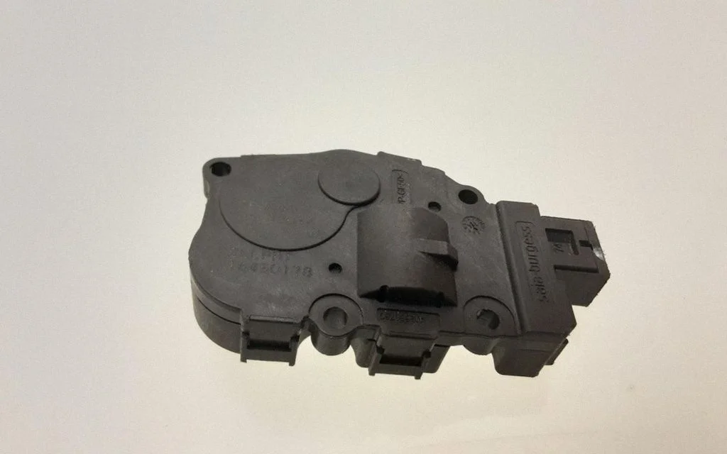 Air flap motor/actuator – Volkswagen Touareg II (2010-2018)