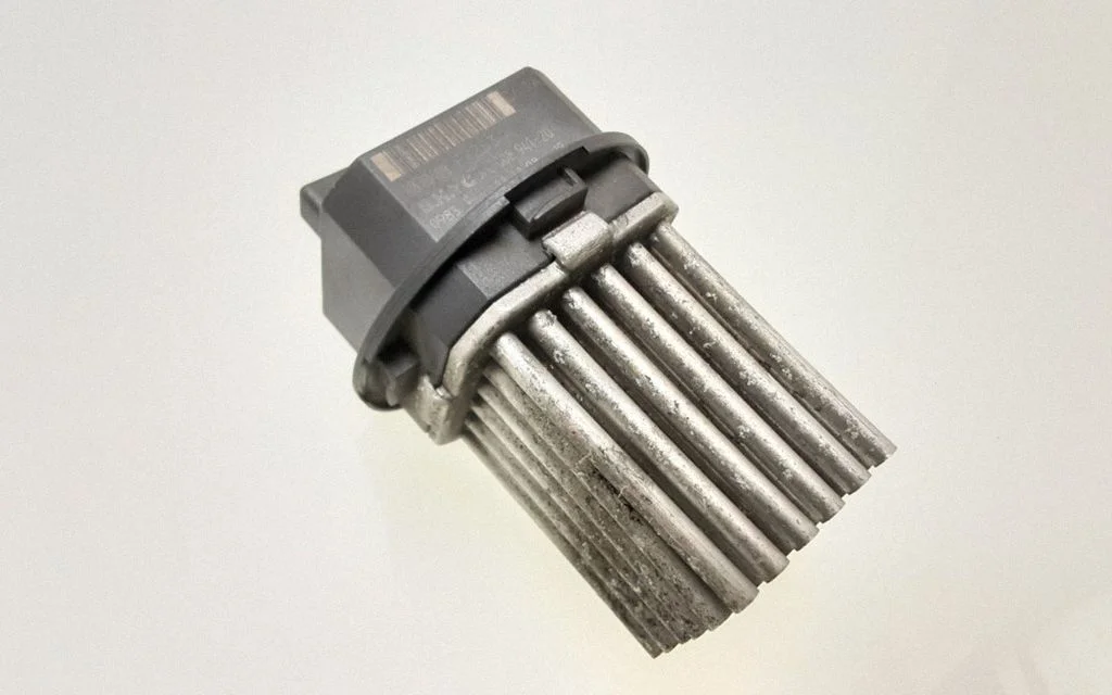 Heater blower motor/fan resistor 5HL008941