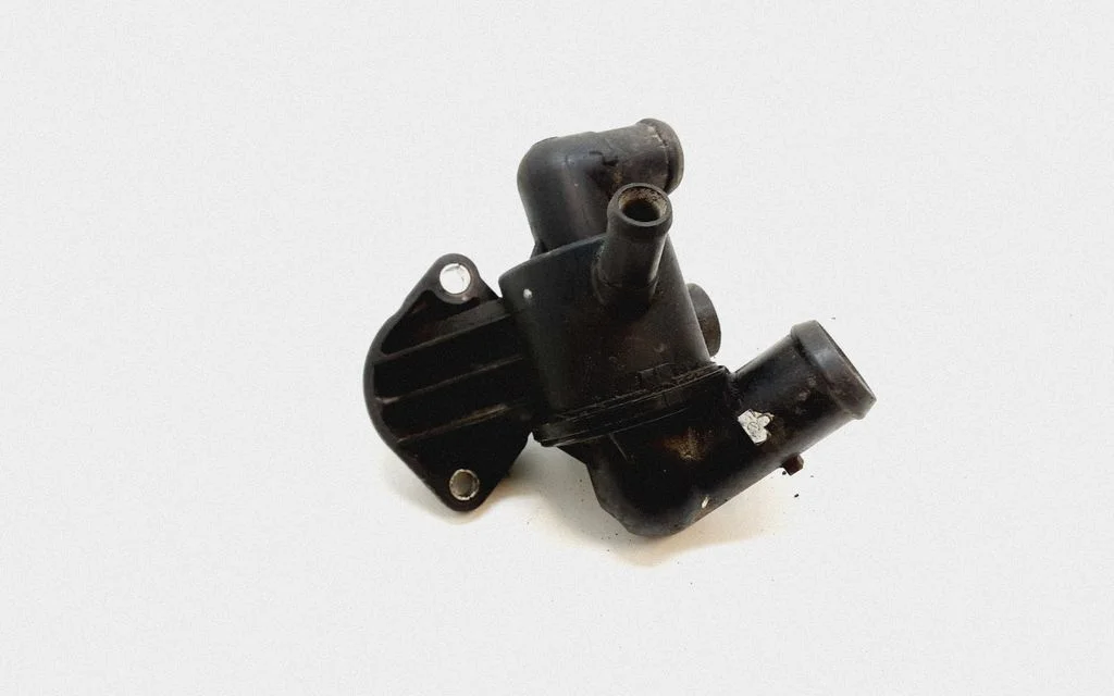Thermostat/thermostat housing – Volkswagen Passat CC (2008-2016)