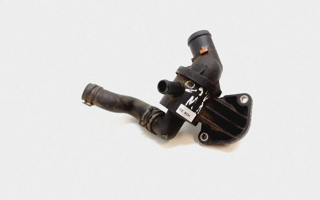 Thermostat/thermostat housing 03L121111S