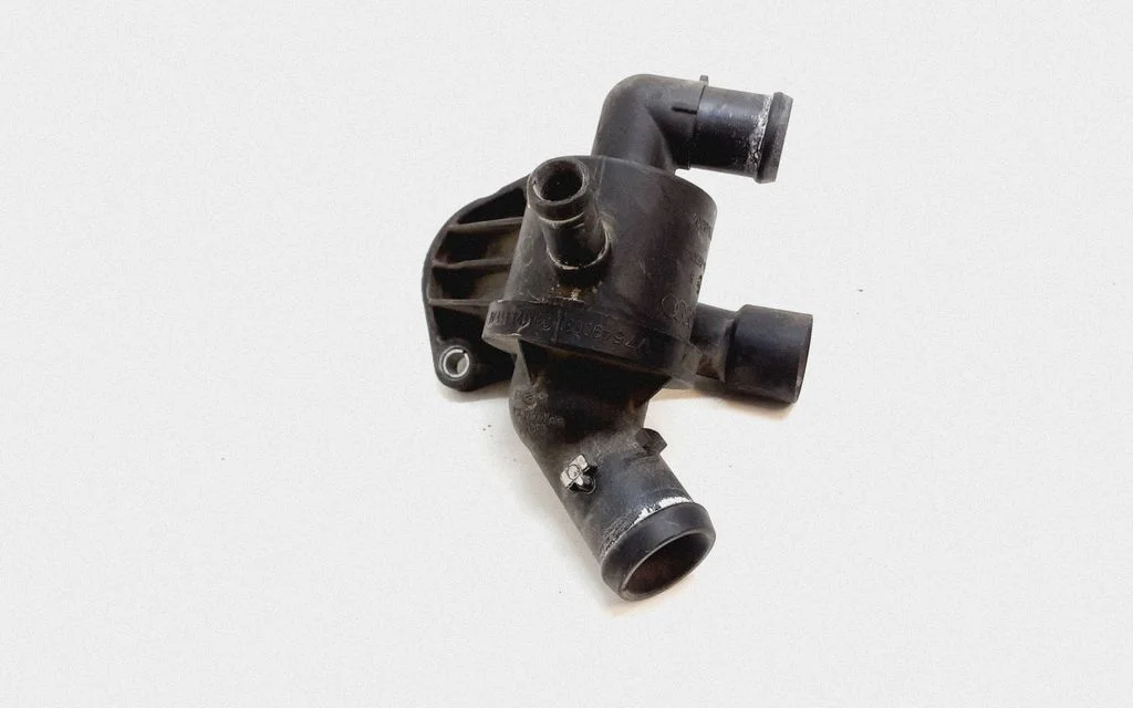 Thermostat/thermostat housing – Volkswagen Passat CC (2008-2016)