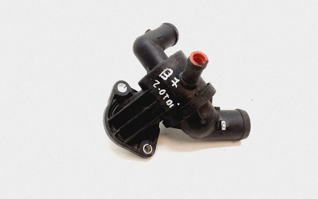 Thermostat/thermostat housing – Volkswagen Passat CC (2008-2016)
