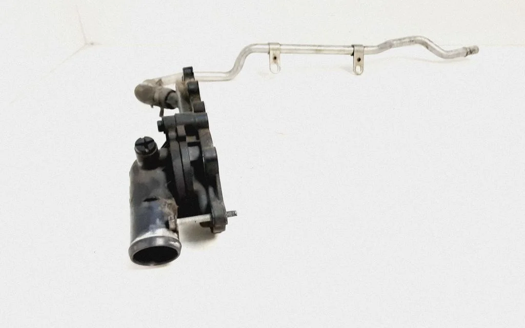 Termostaat / termostaadi korpus – Chrysler Town & Country V (2008-2016)