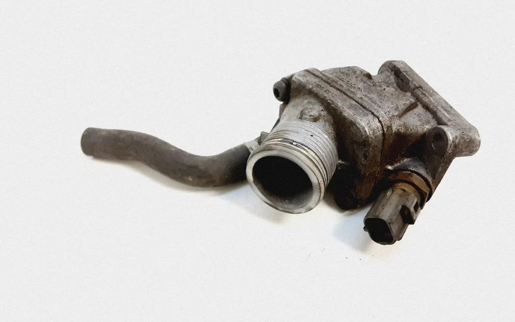 Termostaat / termostaadi korpus – Volvo XC90 (2003-2006)