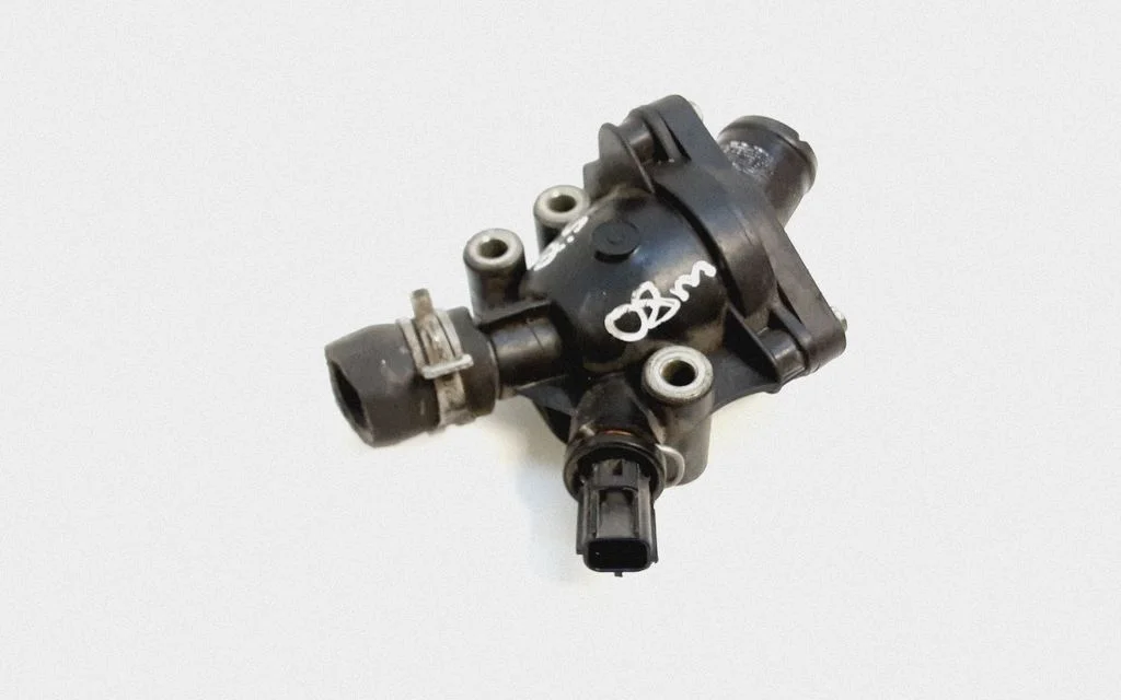 Termostaat / termostaadi korpus – Volvo S80 (2007-2013)