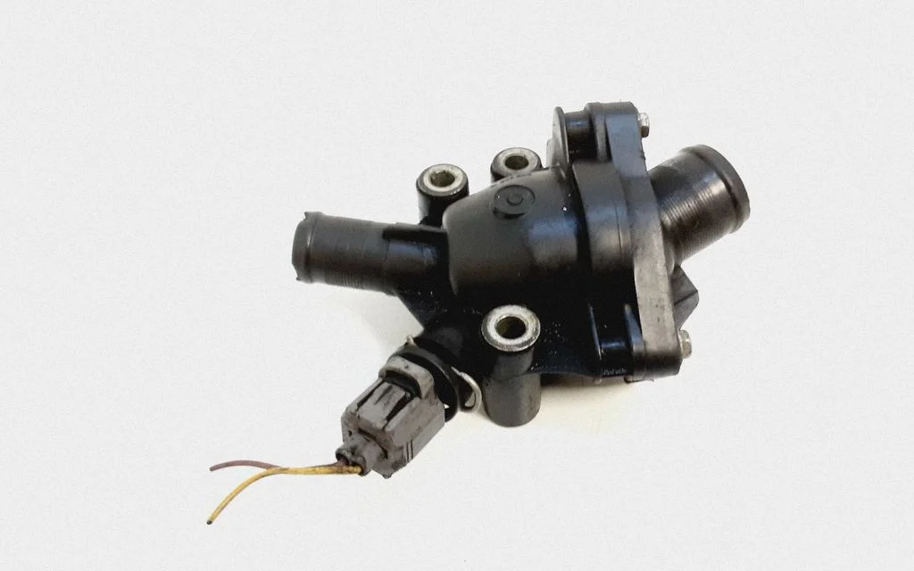 Termostaat / termostaadi korpus – Volvo S80 (2007-2013)