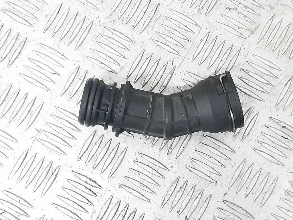 Engine coolant pipe/hose – front