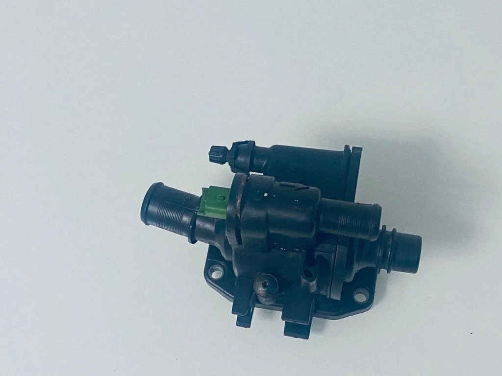 Termostaat / termostaadi korpus – Saab 9-3 Ver2 (2003-2007)