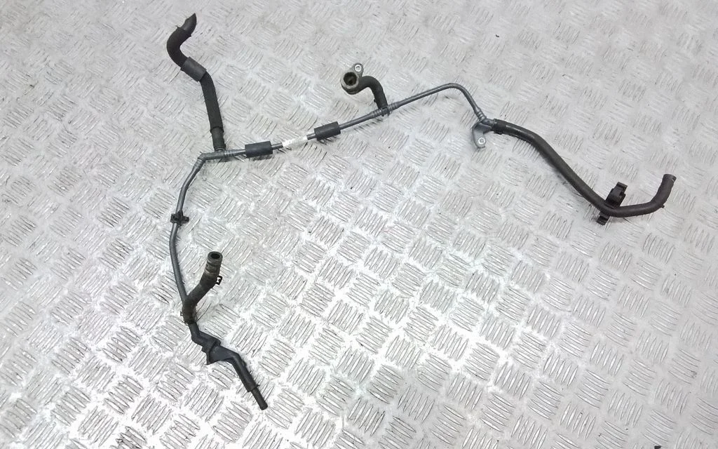 Engine coolant pipe/hose 06K121034
