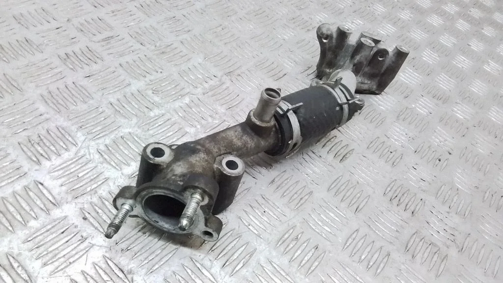 Engine coolant pipe/hose – front