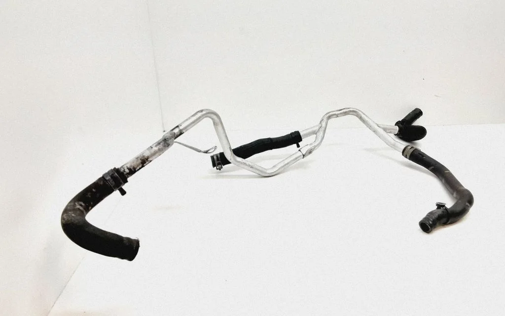 Engine coolant pipe/hose
