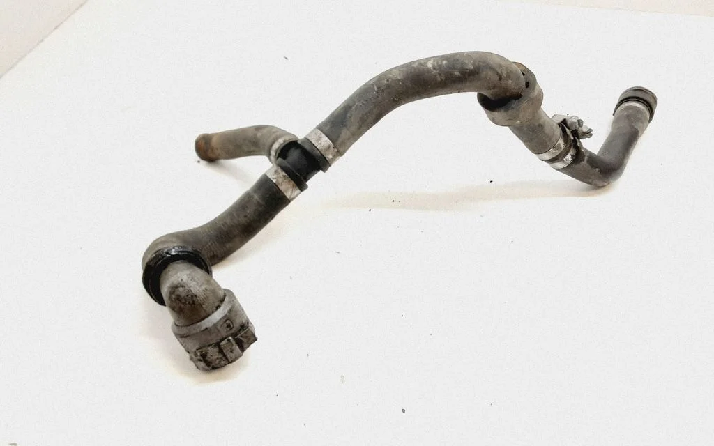 Engine coolant pipe/hose