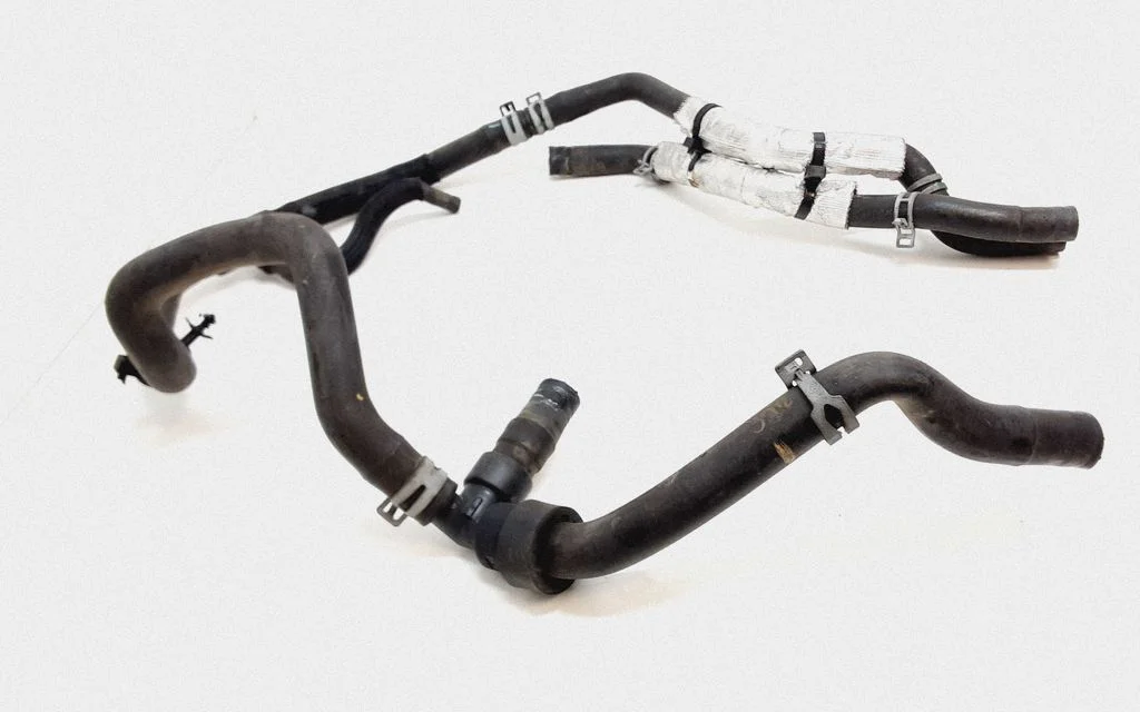 Engine coolant pipe/hose DG9318K580CC