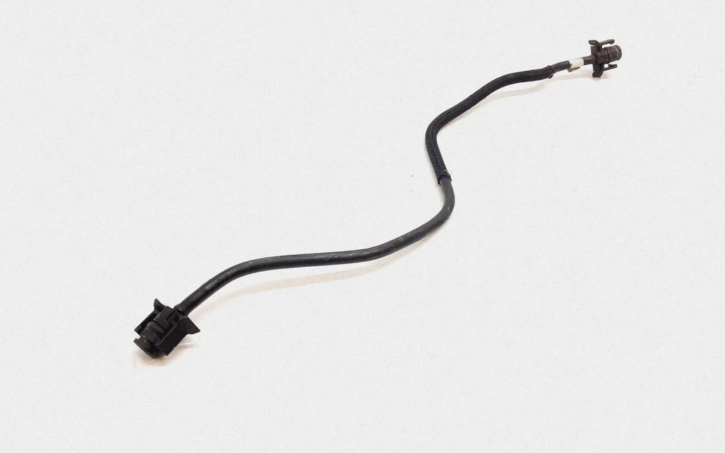 Engine coolant pipe/hose