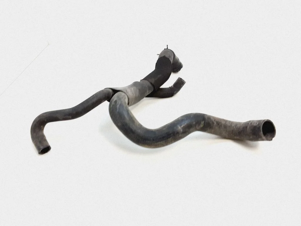Engine coolant pipe/hose