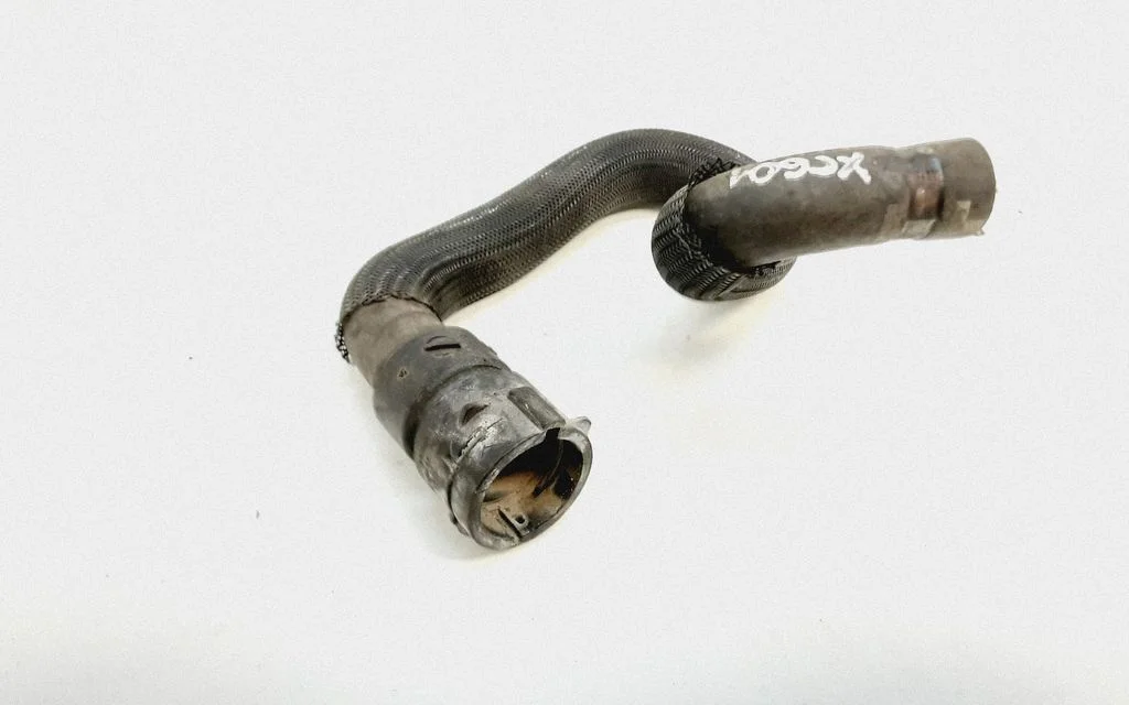 Engine coolant pipe/hose