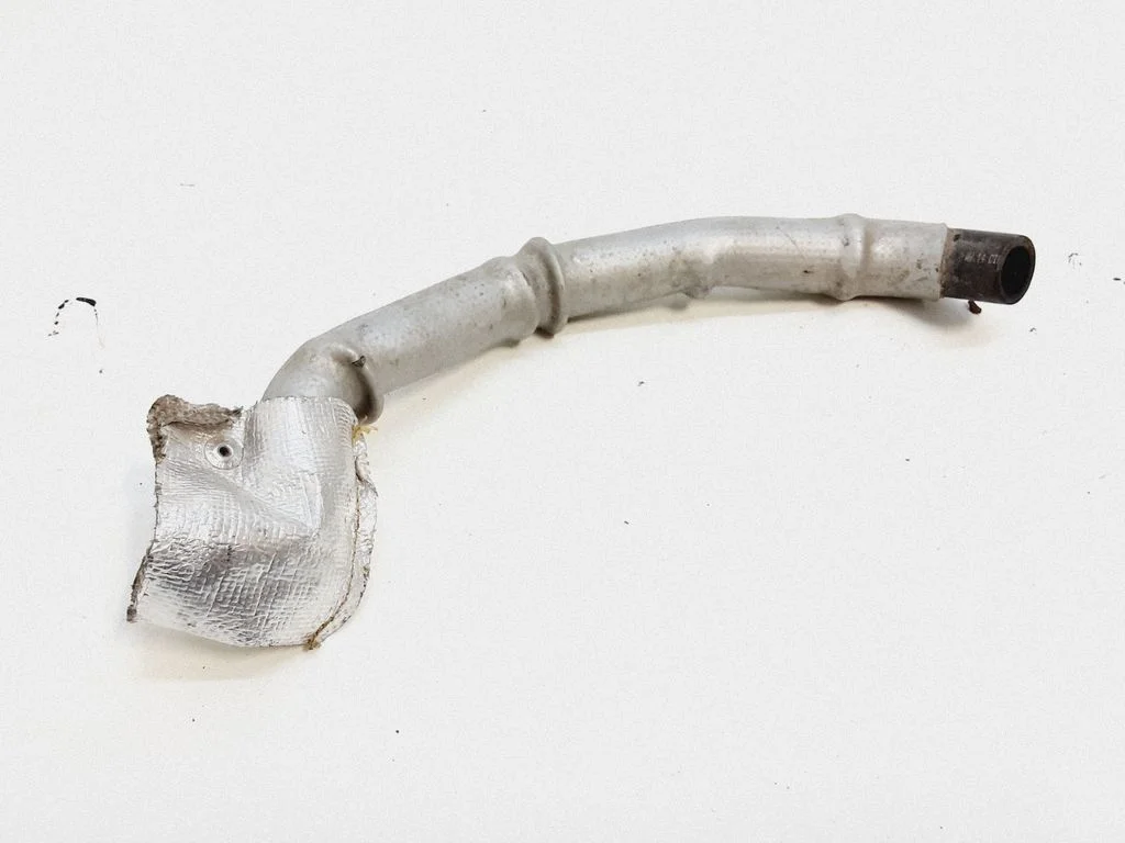 Engine coolant pipe/hose