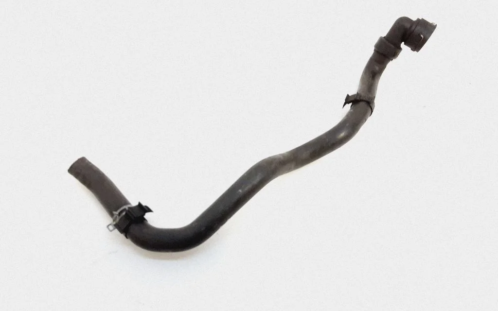 Engine coolant pipe/hose 31338810