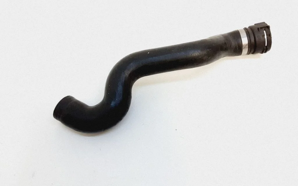 Mootori jahutusvedeliku toru / voolik 30741048