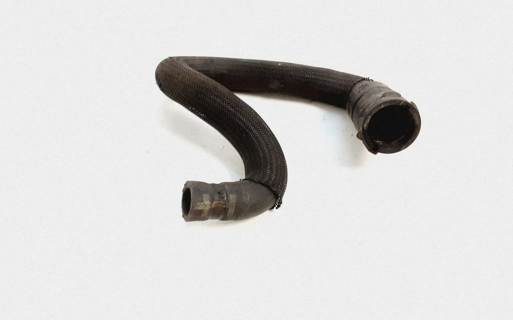Engine coolant pipe/hose